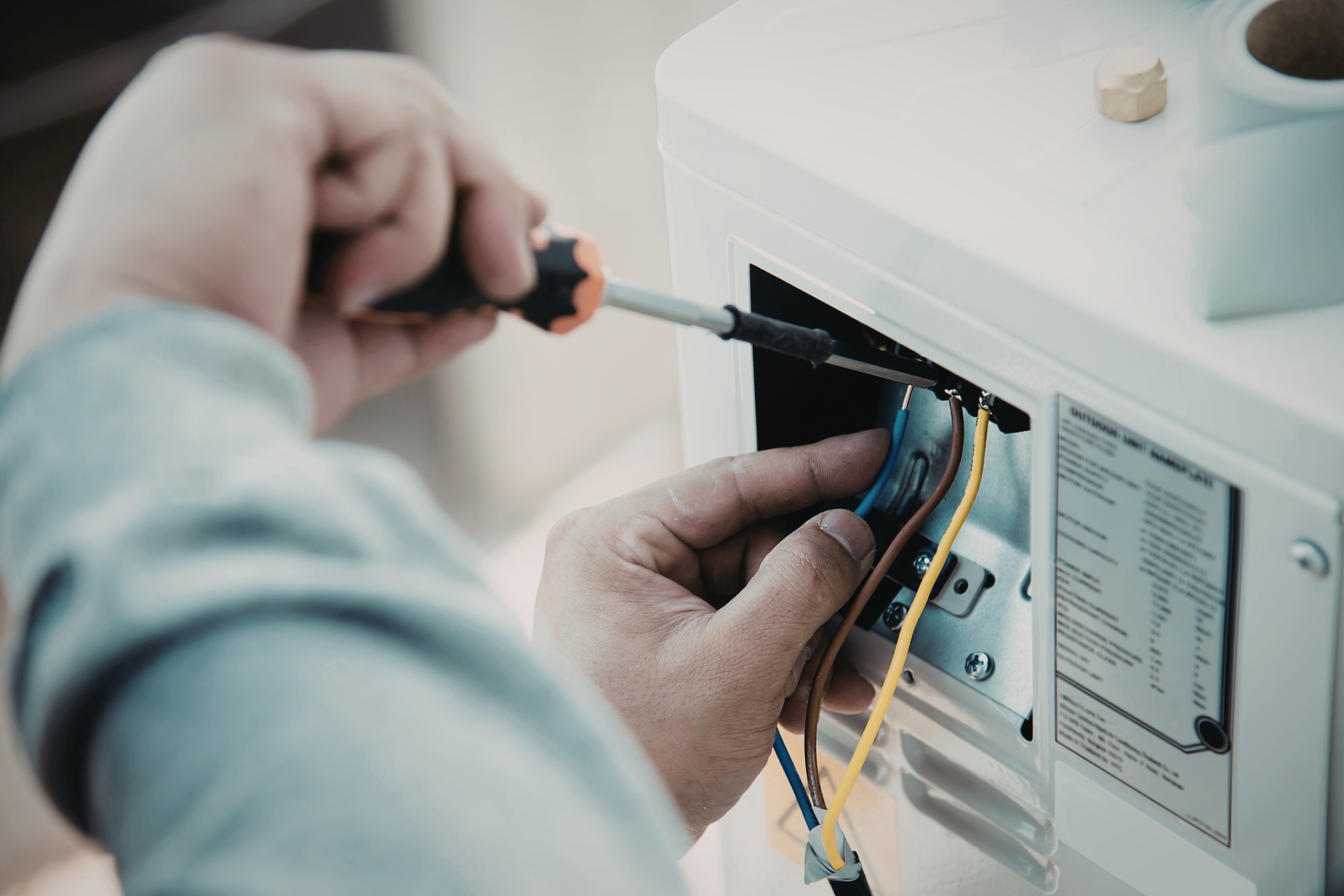 4 Reasons Why You Should Hire A Professional Electrician For Your Home